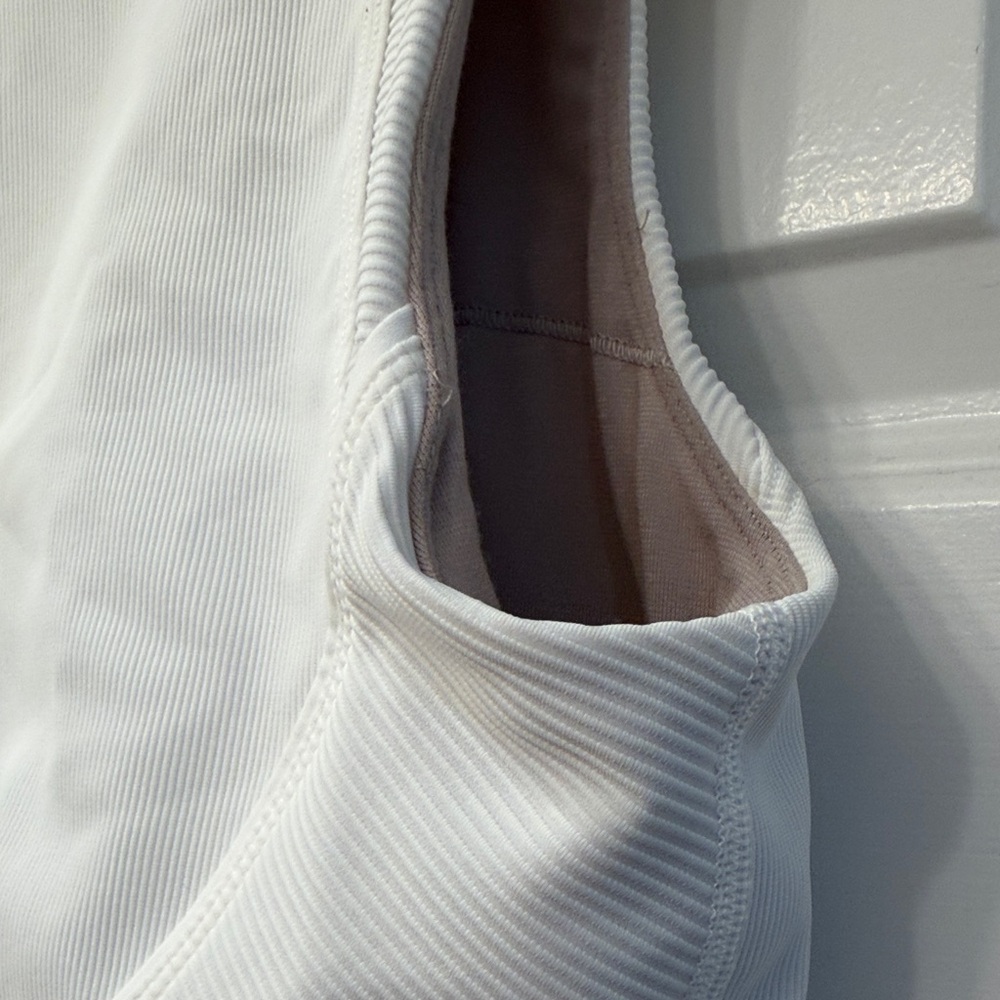 Lululemon Ribbed Crop Tank Top/Sports Bra - Picture 5 of 7